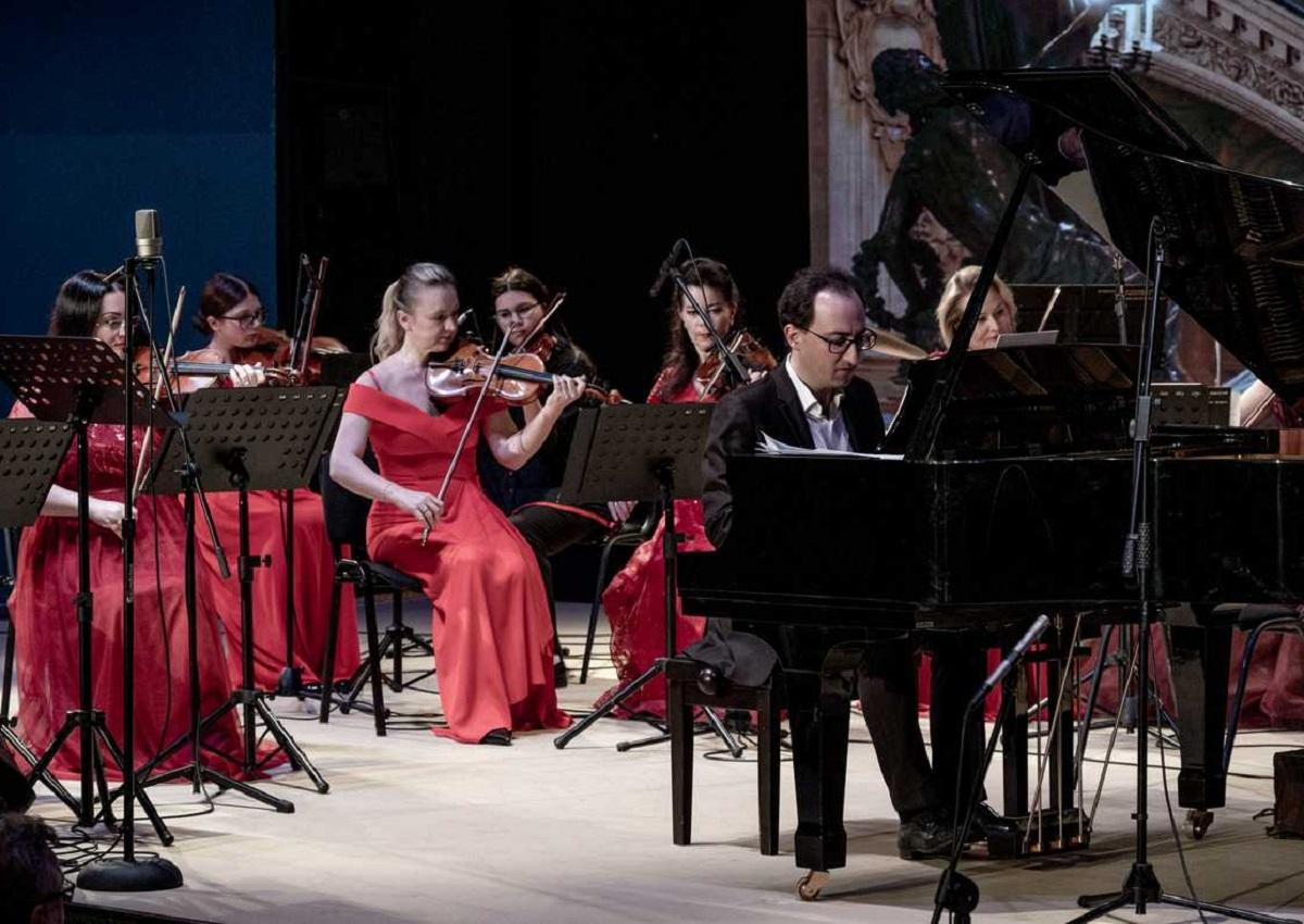 Камерный оркестр провел концерт ко Дню рождения Георгия Аввакумова
